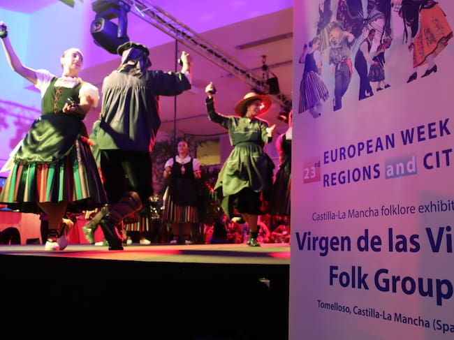 El grupo folklórico 'Virgen de las Viñas' de Tomelloso actúa en Bruselas en el marco de la Semana Europea de las Regiones