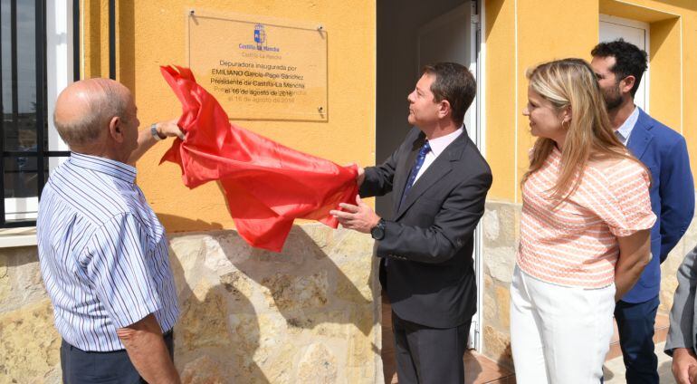 Emiliano García-Page inaugura una de las depuradoras en Zafra de Záncara