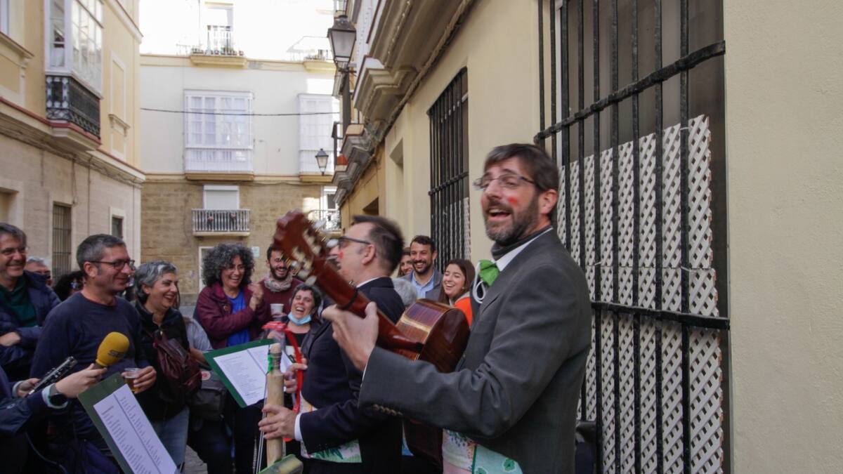 José Manuel Gómez "El Gómez " elogia la frescura de las agrupaciones callejeras "en la calle hay una variedad increíble"