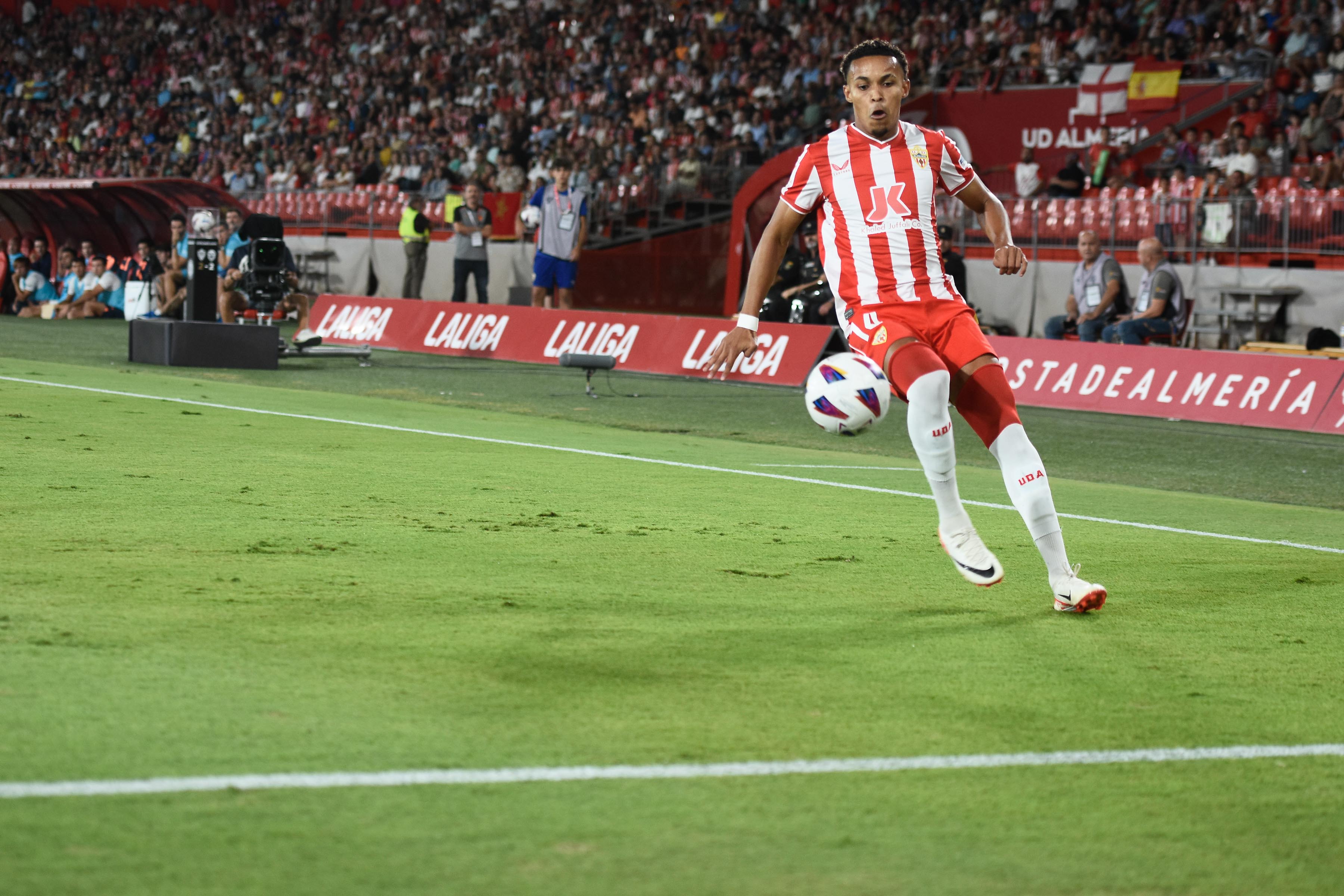 Lázaro no termina de enchufarse al Almería.
