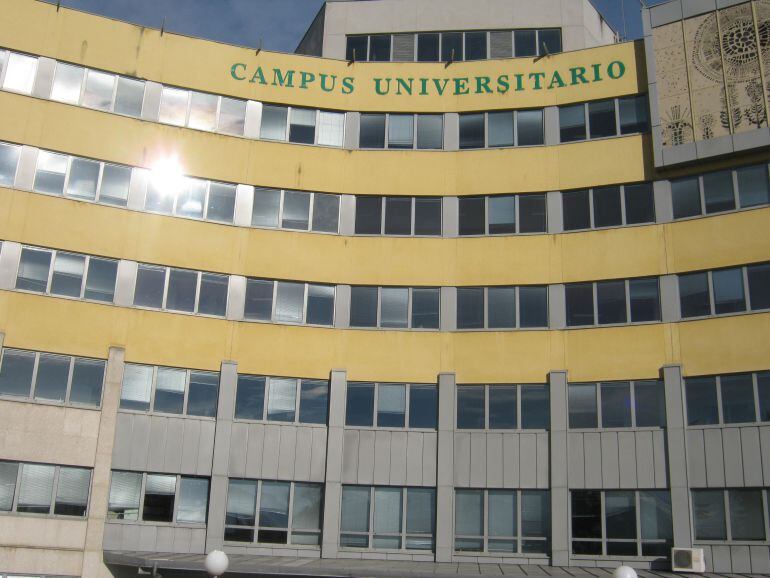 Fachada del campus de Ponferrada