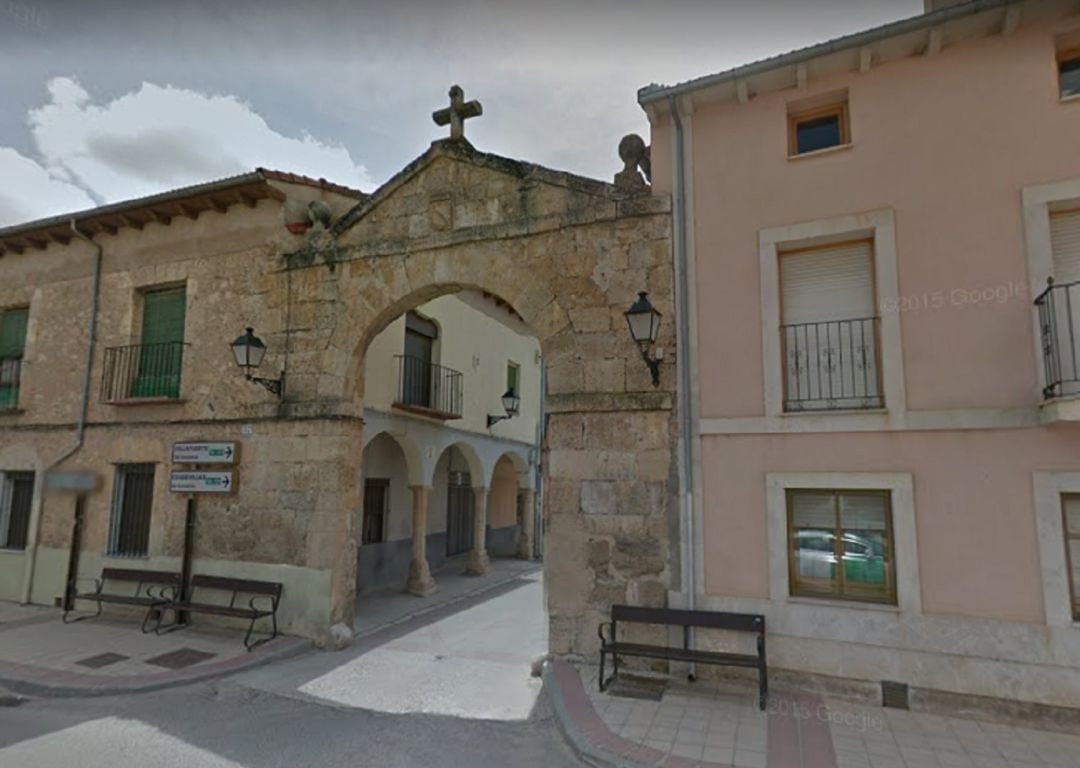 Arco de entrada a la plaza de Pesquera de Duero