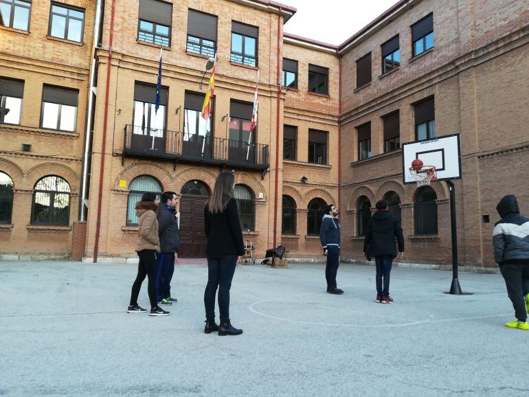 El patio del colegio Castilla acogió la primera jornada de multideporte