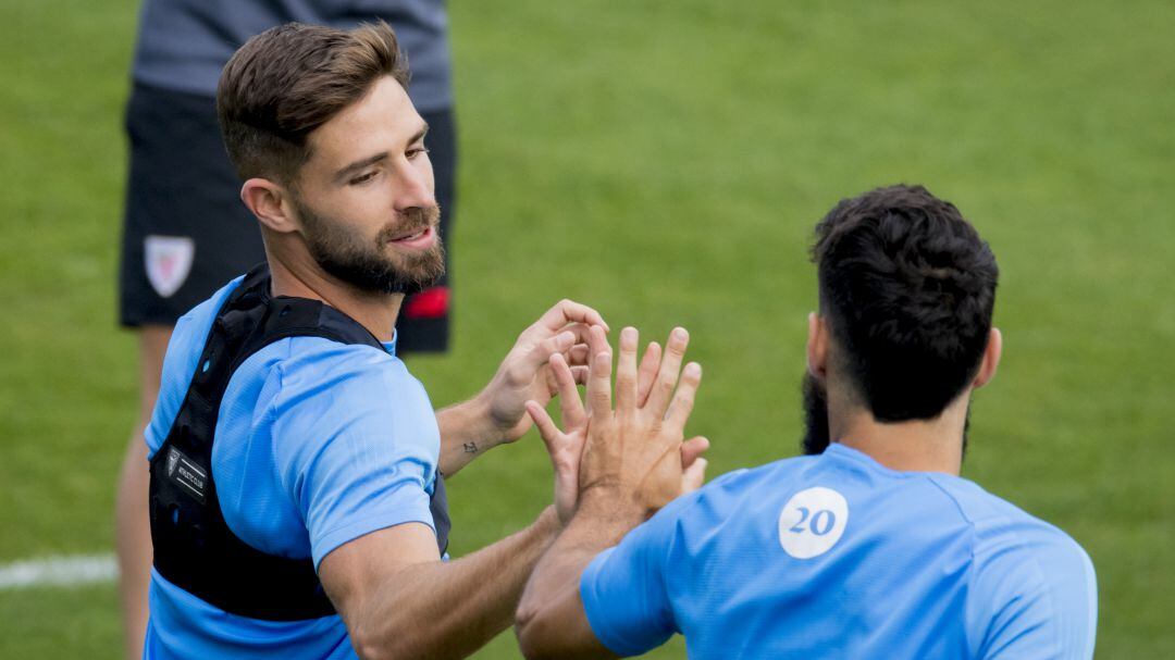 Yeray, junto a Villalibre en un entrenamiento en Lezama