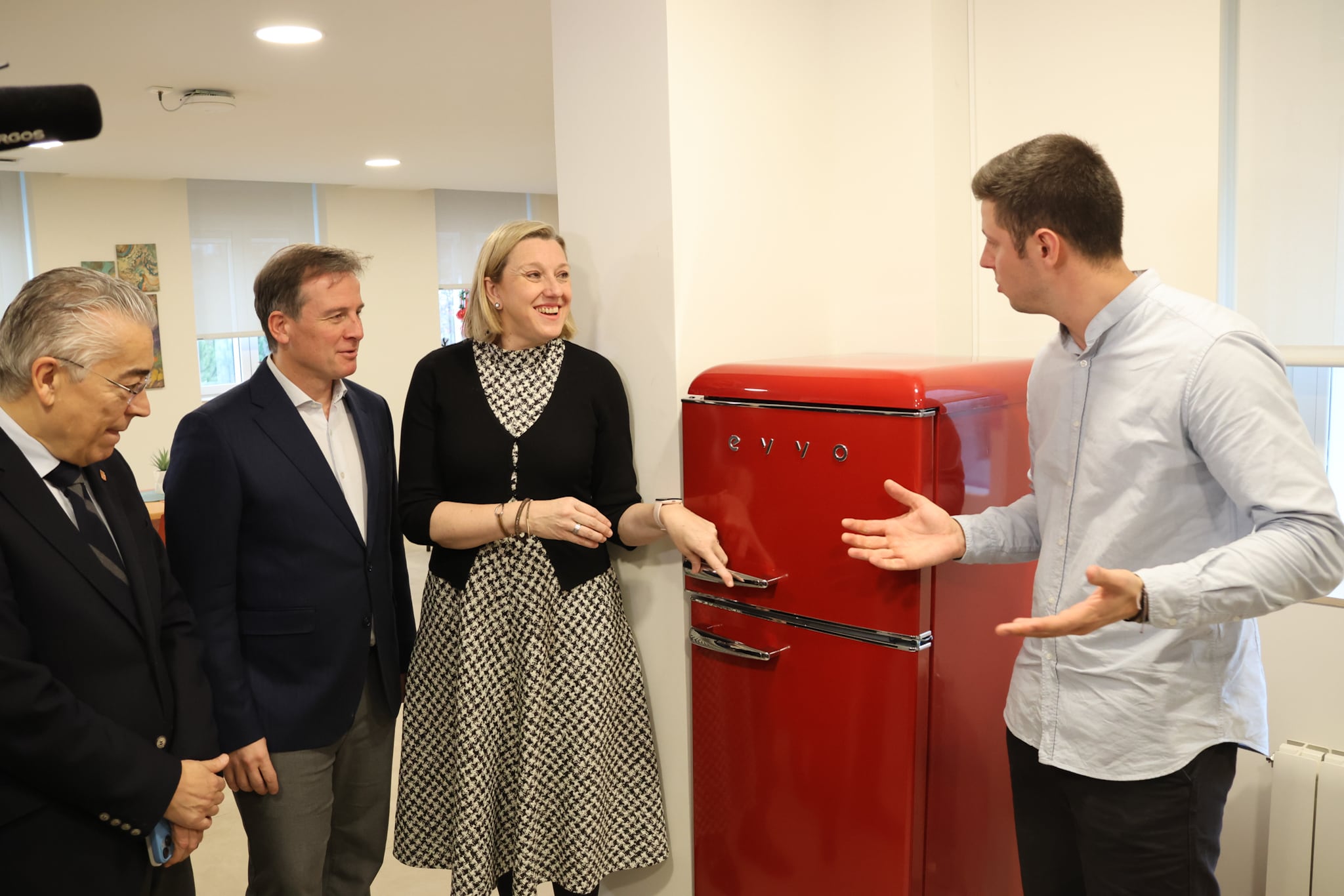 La vicepresidenta de la Junta y consejera de Familia, Isabel Blanco, en la visita al centro de menores Gregorio Santiago, con el presidente de la Diputación, Borja Suárez, y el delegado de la Junta en Burgos, Roberto Sáiz