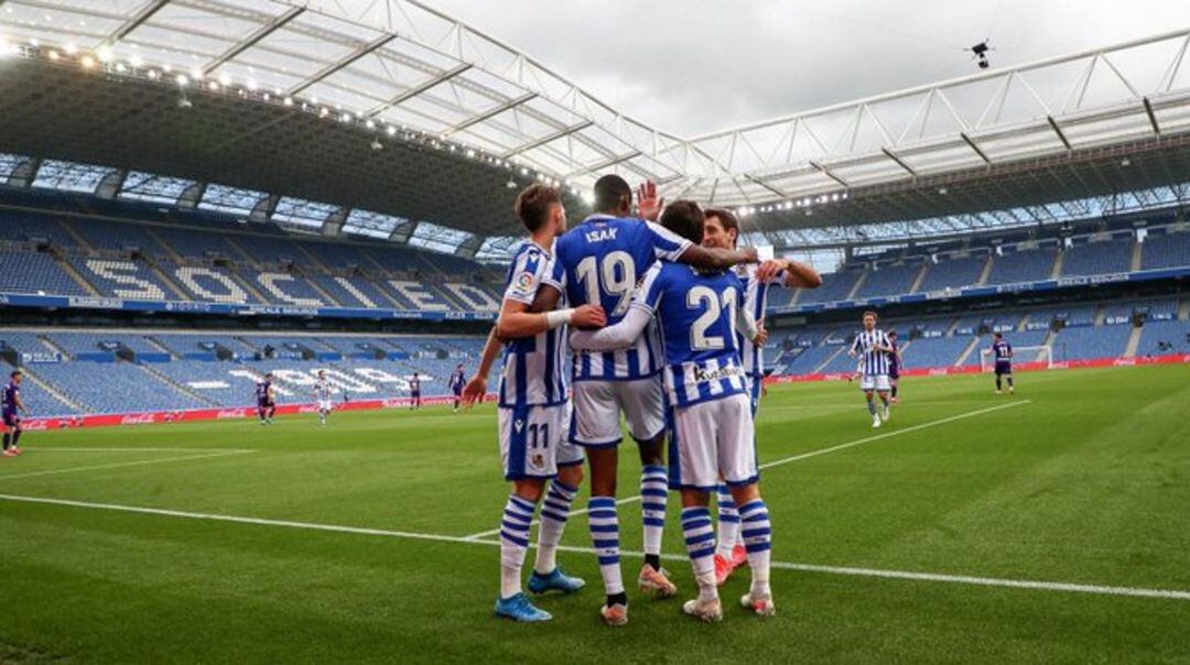 Los jugadores de la Real celebran uno de los goles de la pasada temporada