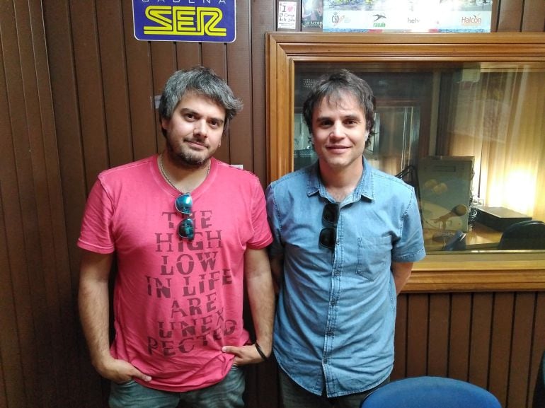 Dani y Crespo, dos de los integrantes de Despistaos, en los estudios de SER Guadalajara.