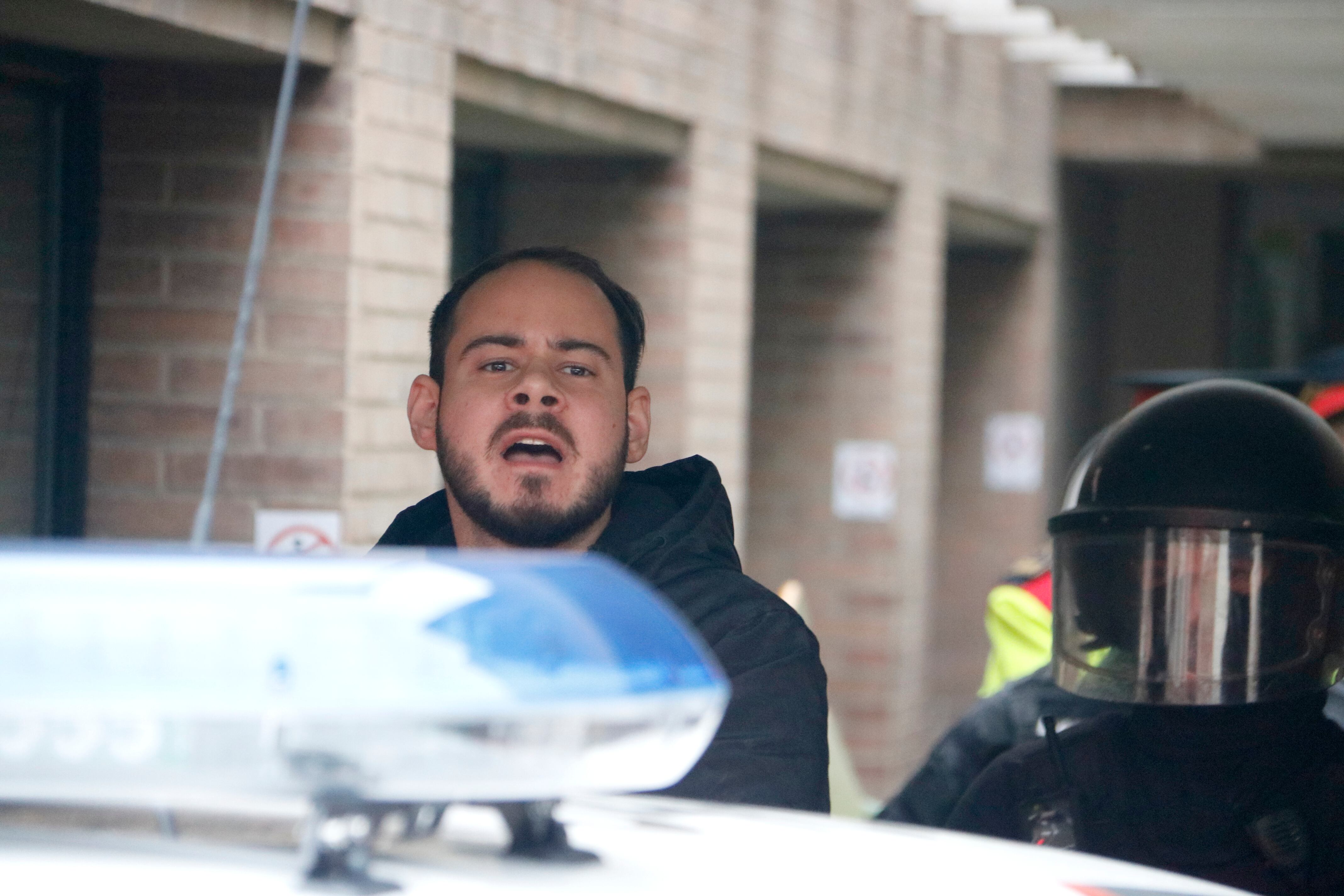 Els Mossos s'emporten detingut el raper Pablo Hasél el 16 de febrer del 2021. Foto: ACN.