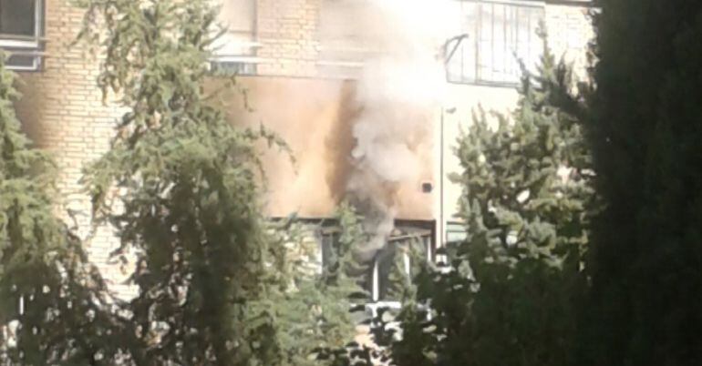 El segundo incendio del Polígono del Valle afectó a un bloque de viviendas.