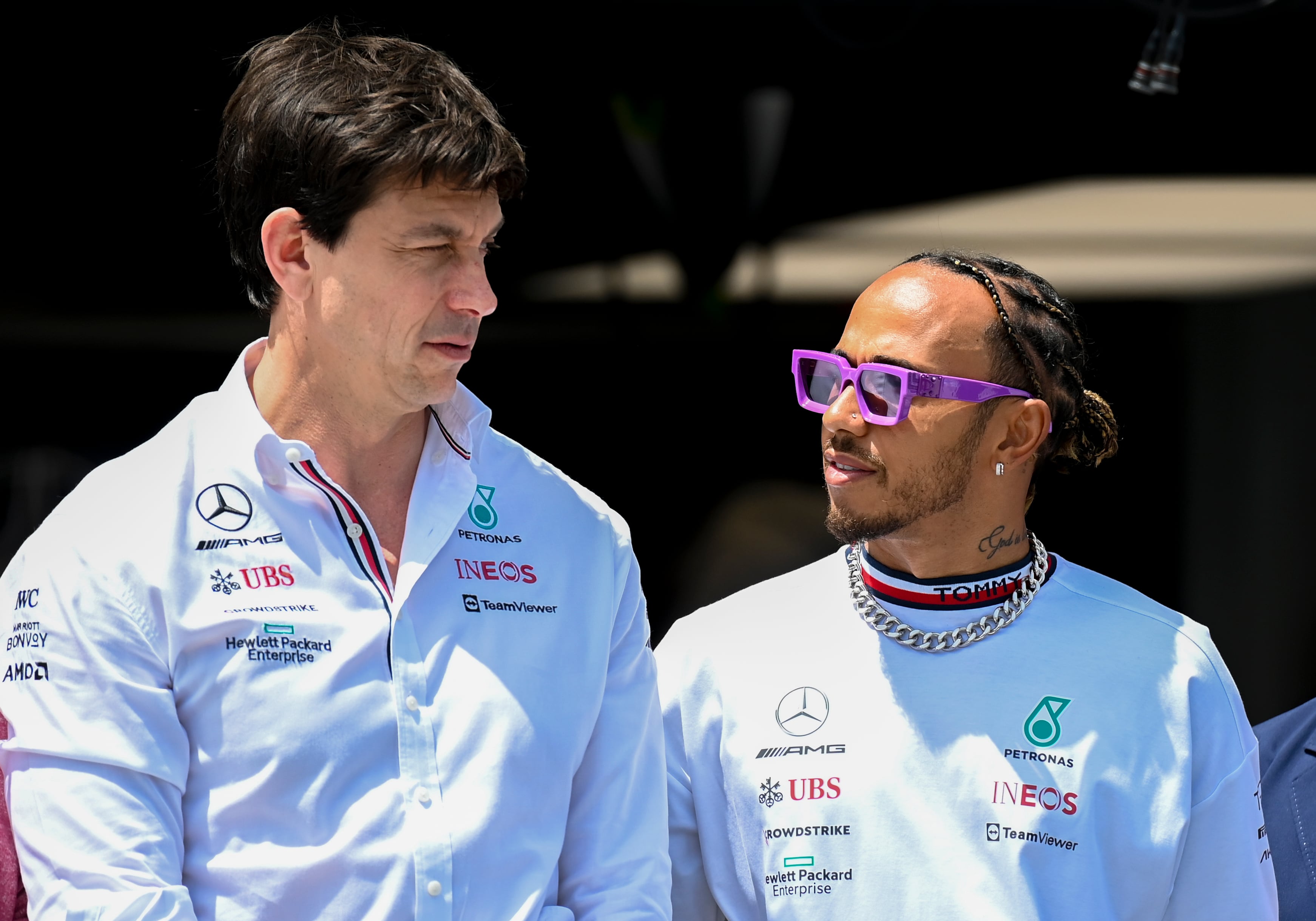 Totto Wolff y Lewis Hamilton