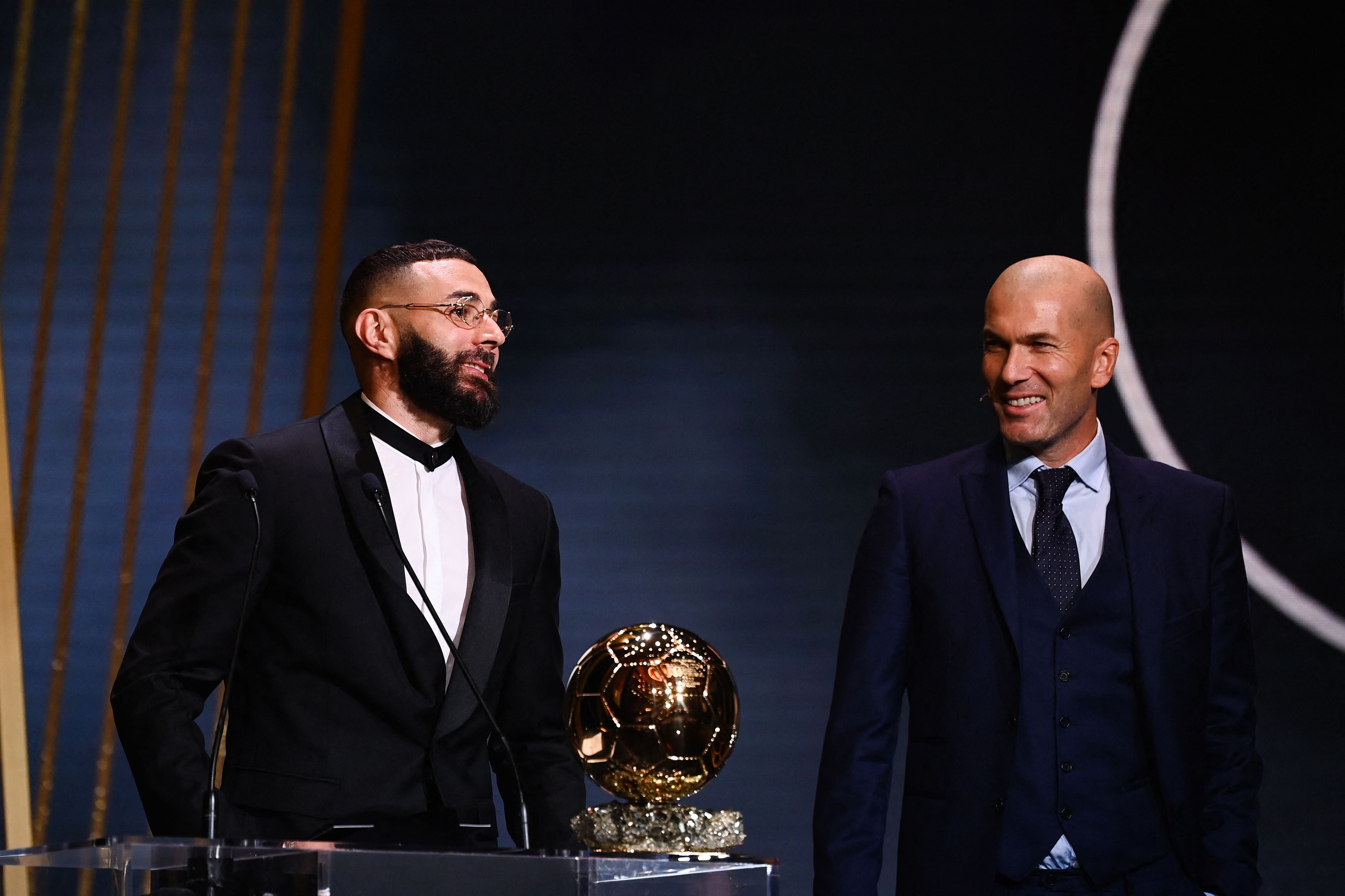 Karim Benzema, el Balón de Oro, junto a Zinedine Zidane