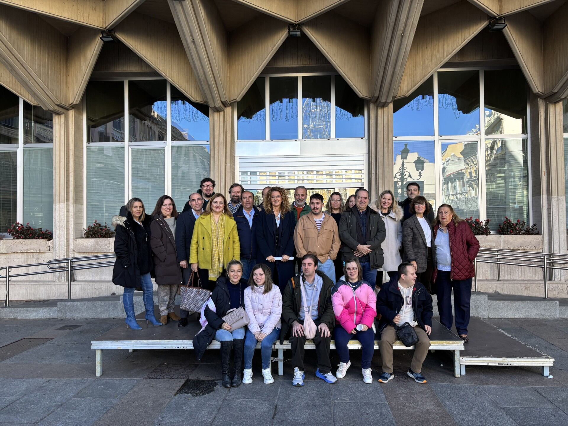 Representantes de las Asociaciones que han participado en la programación de la Navidad junto a la concejal de Festejos, Mar Sanchez