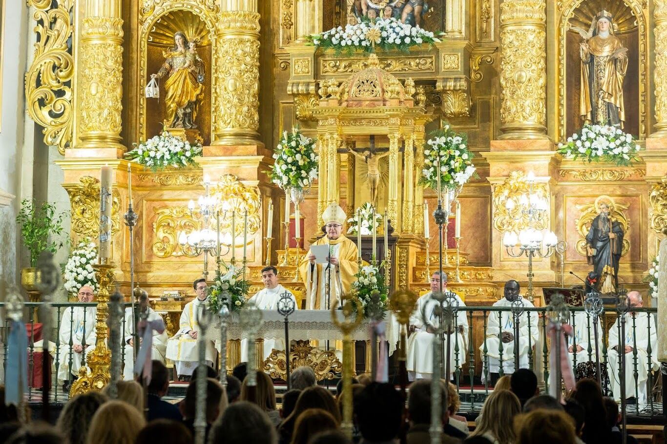 Momento de la eucaristía impartida por el obispo de la Diócesis de Jaén, Sebastián Chico Martínez