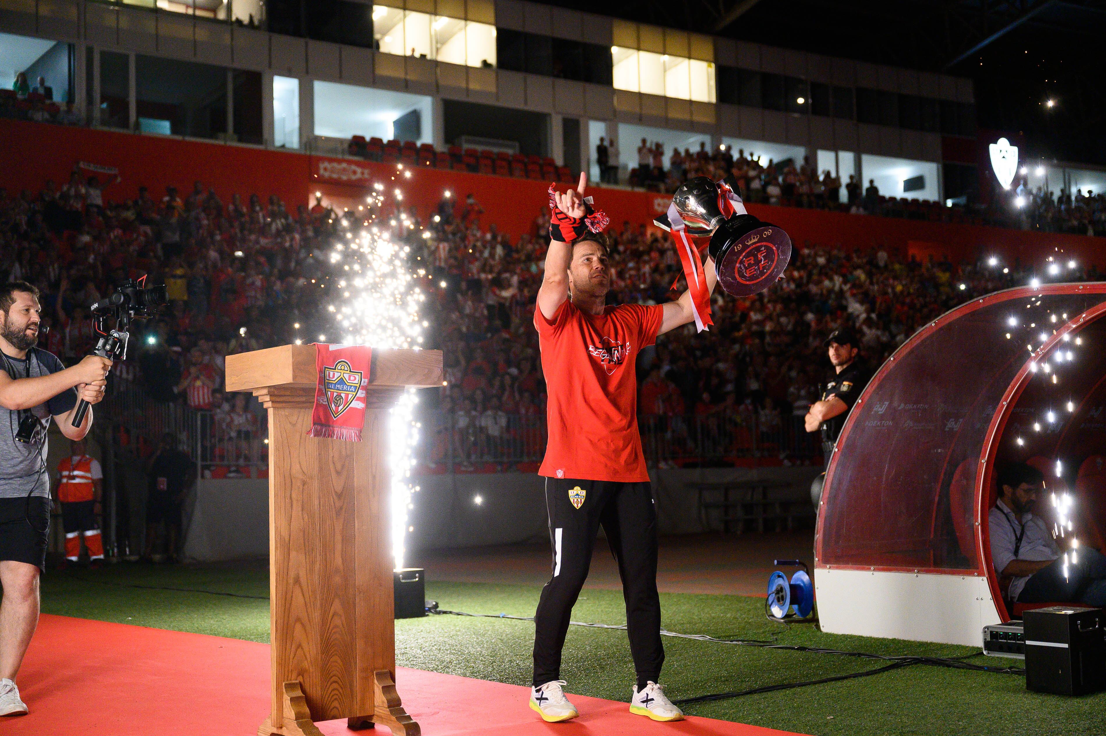 Rubi tiene ganas de que empiece a rodar la pelota en el Almería.