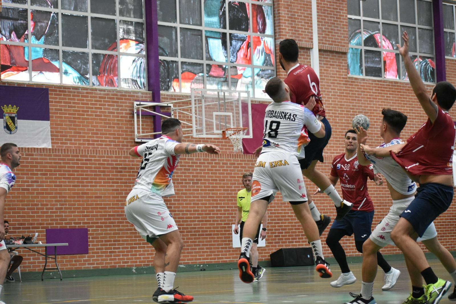 El Ademar cayó derrotado ante el At. Valladolid