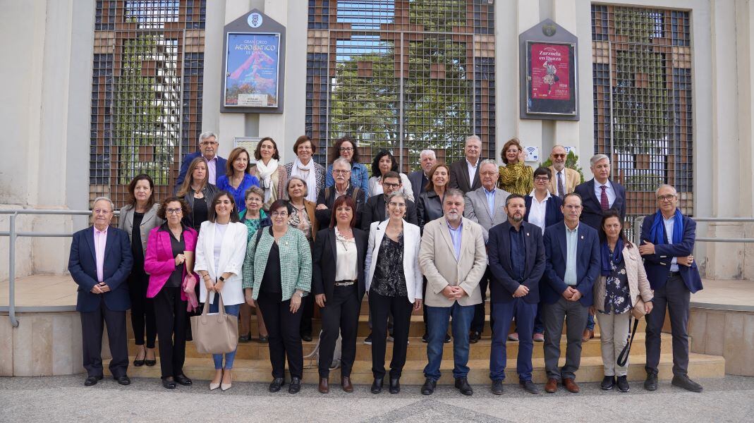 Asistentes al pleno en el teatro Chapí