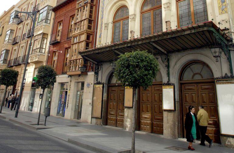 Fachada del teatro Lope de Vega