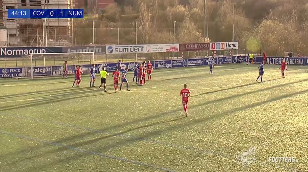 El Numancia se adelantó en la primera mitad con el gol de Menudo.