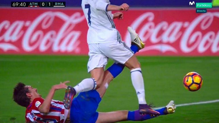 Savic derriba a Cristiano