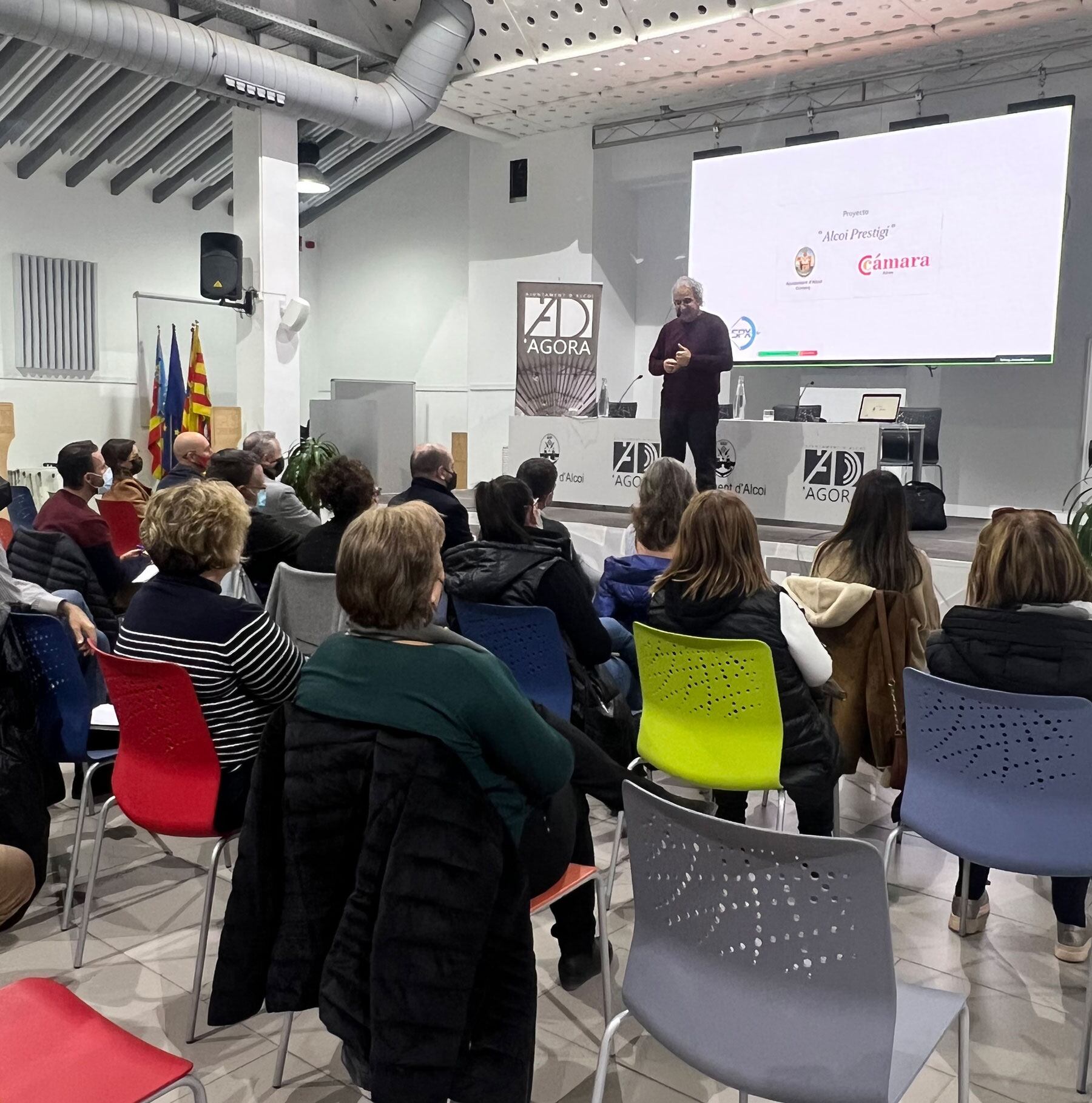 Un instante del acto de presentación de la cuarta edición de Alcoi Prestigi en la sala Àgora