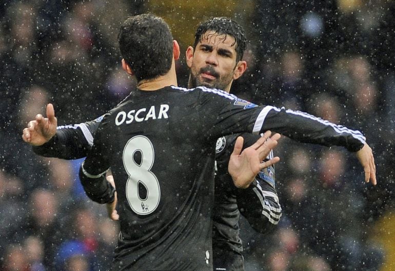 Oscar y Diego Costa celebran un gol ante el Crystal Palace.