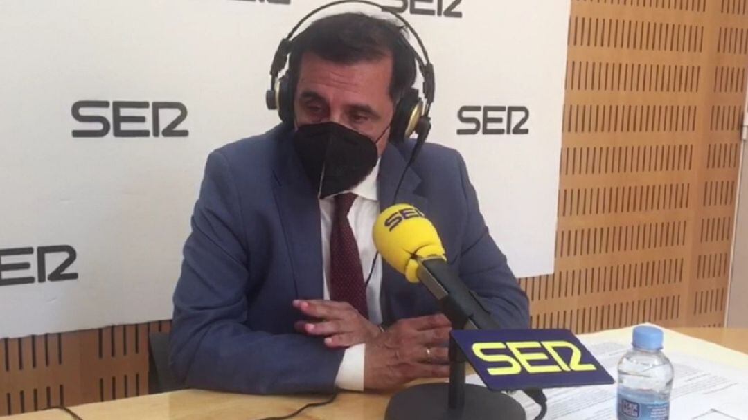 José Antonio Serrano, alcalde de Murcia, en los estudios de Radio Murcia