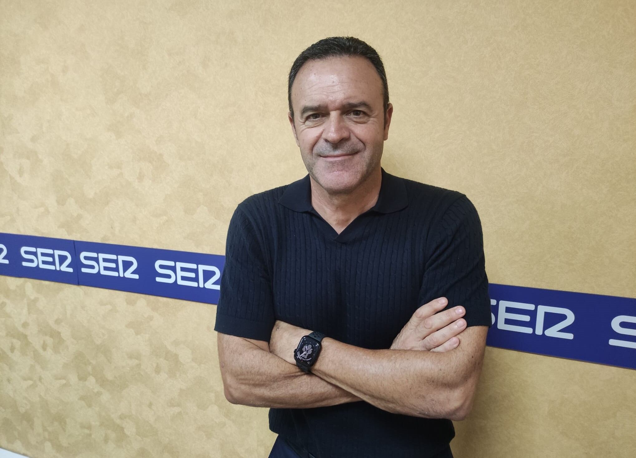 José María Salmerón en los estudios de la Cadena SER Almería.