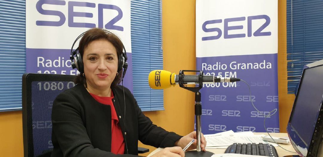 Sandra García en los estudios de Radio Granada
