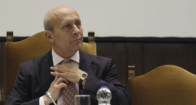 El ministro de Educación, José Ignacio Wert, durante la reunión del Consejo de Universidades celebrado hoy en Madrid, donde se debatirá con los rectores la próxima reforma universitaria.