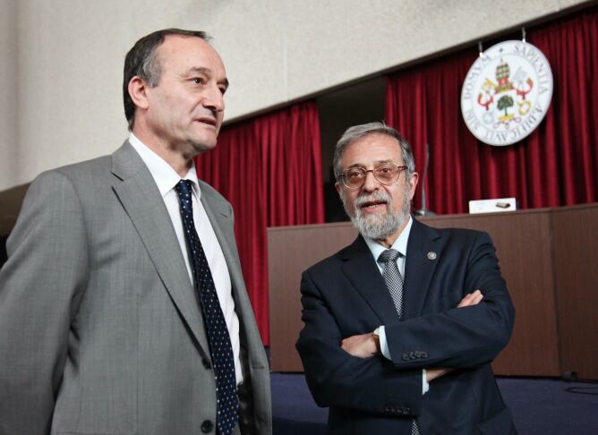 Daniel Miguel y Marcos Sacristán antes de un debate previo a las elecciones