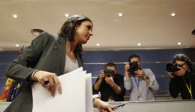 La portavoz de Podemos en el Congreso, Irene Montero, durante su comparecencia ante los medios