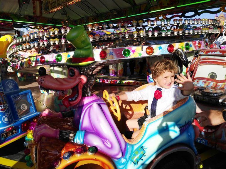 Los más pequeños disfrutando de la zona de atracciones 