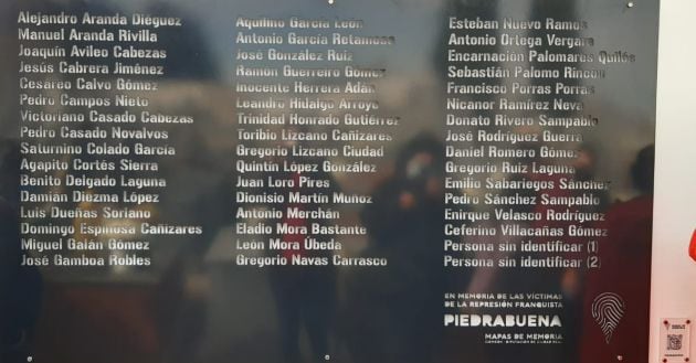 Placa con los nombres de las personas represaliadas