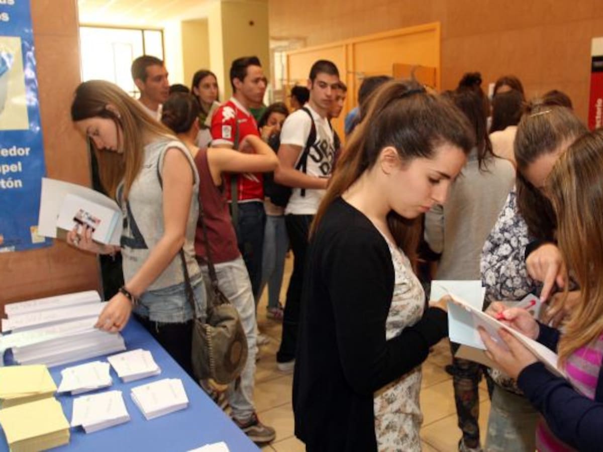 Ya se pueden pedir las becas universitarias de la Junta
