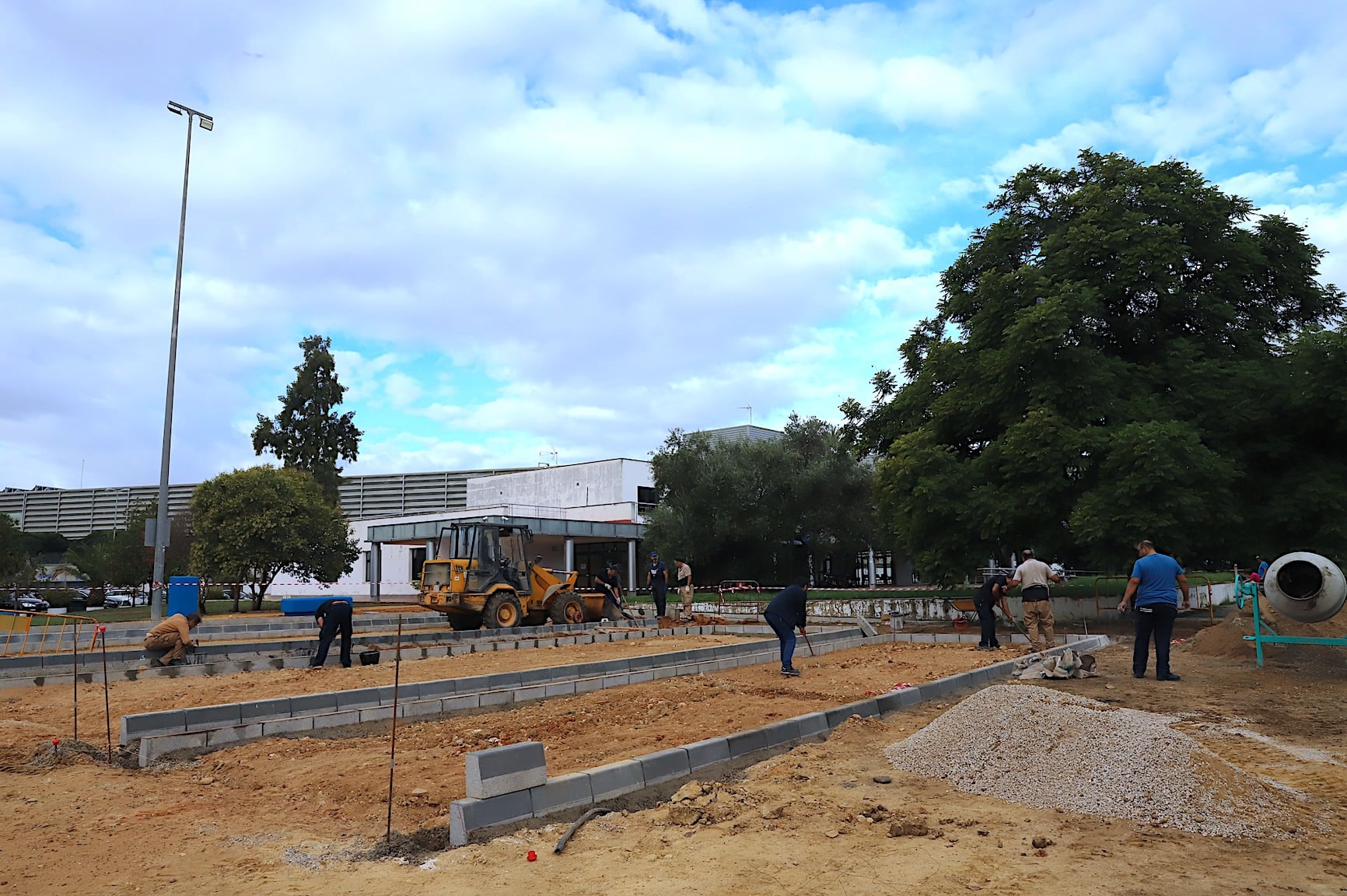Obras en las pistas de petanca de Chapín
