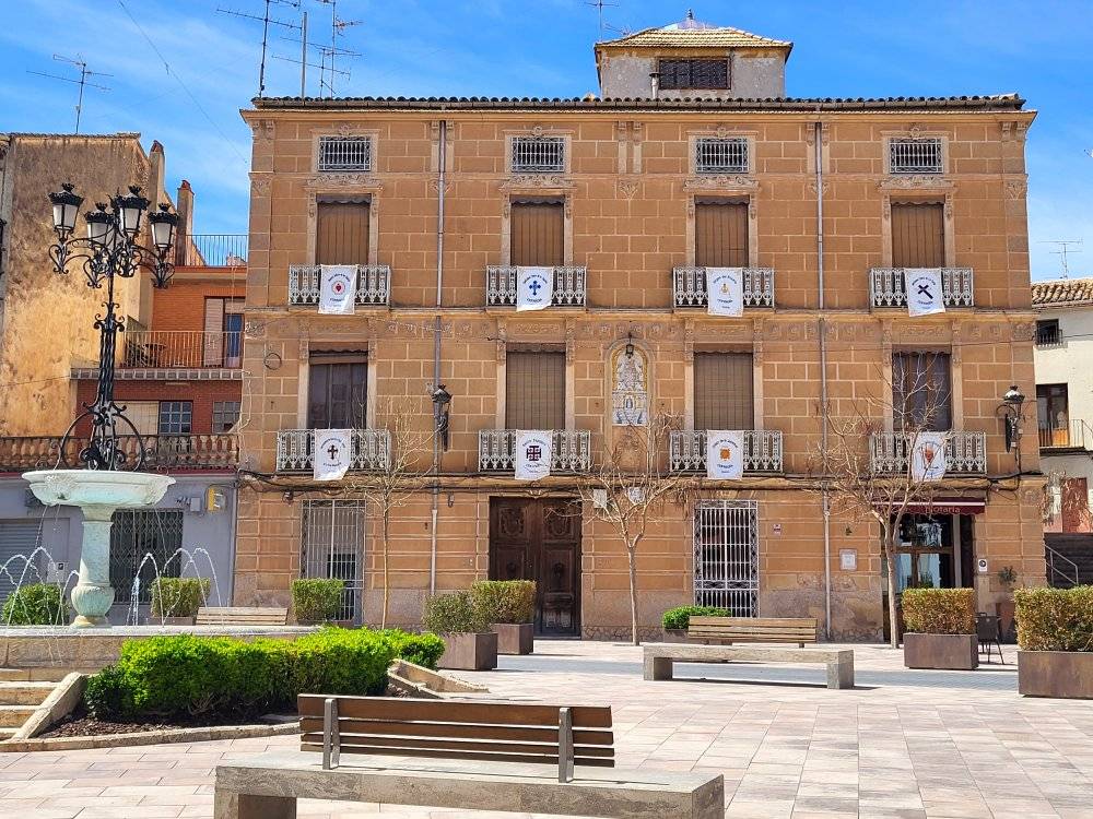 Colgaduras de la semana Santa en Caudete