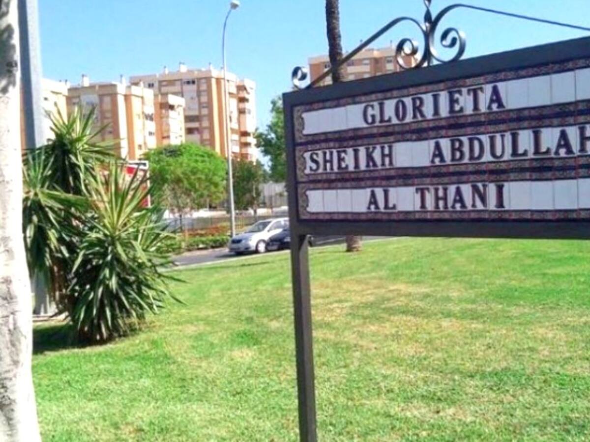 El ayuntamiento de Málaga repondrá la placa de la rotonda del jeque Al-Thani