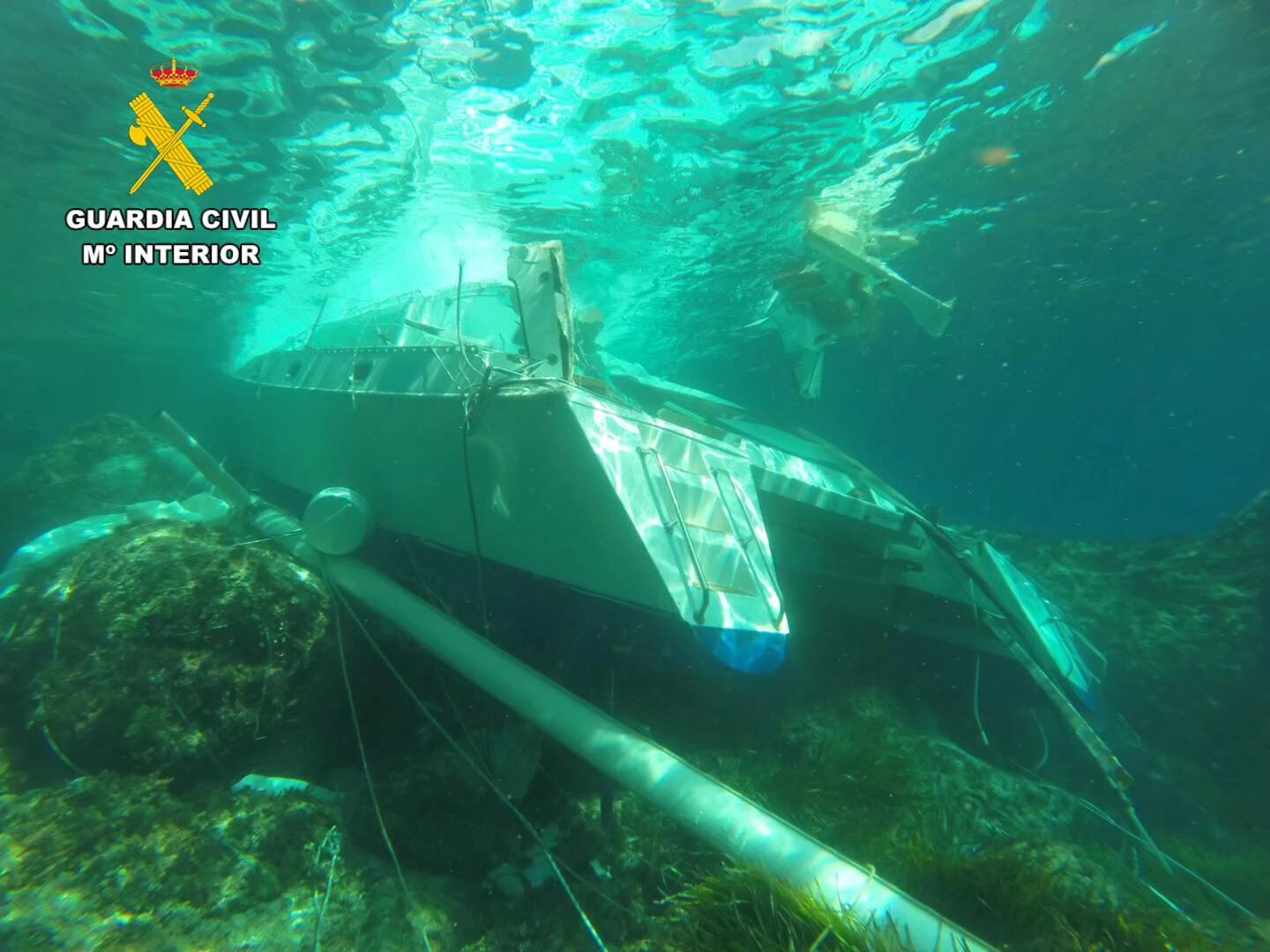 Imagen del catamarán hundido