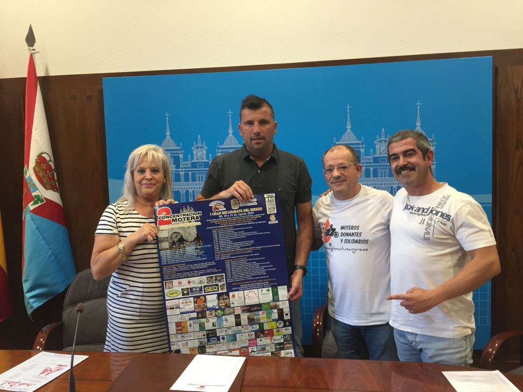 (de izquierda a derecha) Ángela Núñez, presidenta del motoclub 'Los Despeinados', el concejal de Deporte, Iván Castrillo, Jose Miguel Álvarez, secretario general de la Hermandad de Donantes de Sangre Bierzo y Laciana y Daniel Quintas, organizador de la Ink Tatto Show.