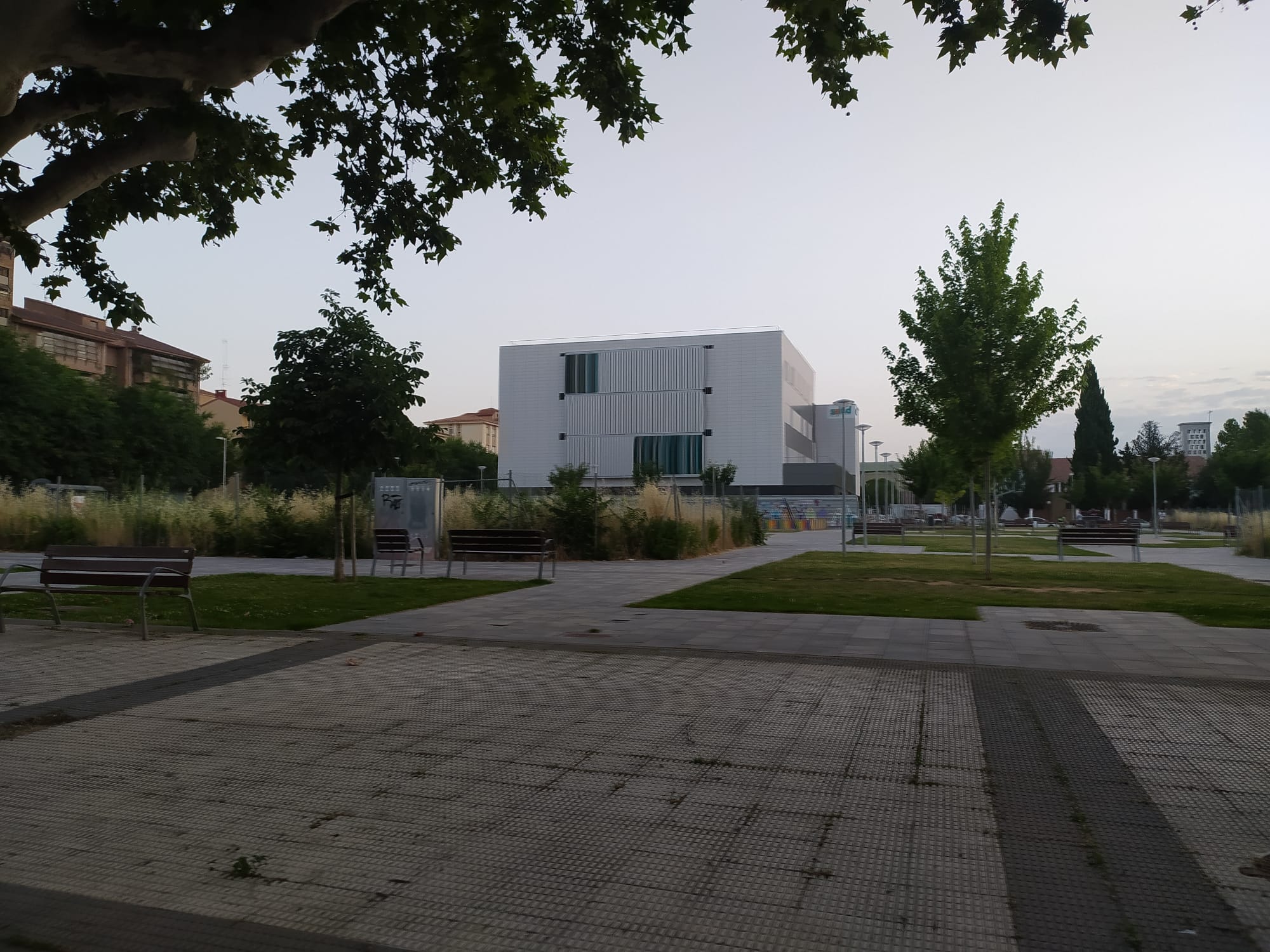 Edificio de lo que será el nuevo centro de salud Santiago Ramón y Cajal