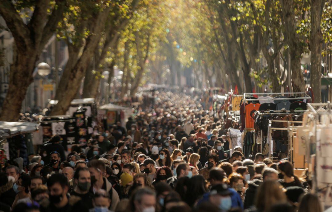 Ribera de Curtidores, la principal arteria del Rastro, durante su reapertura