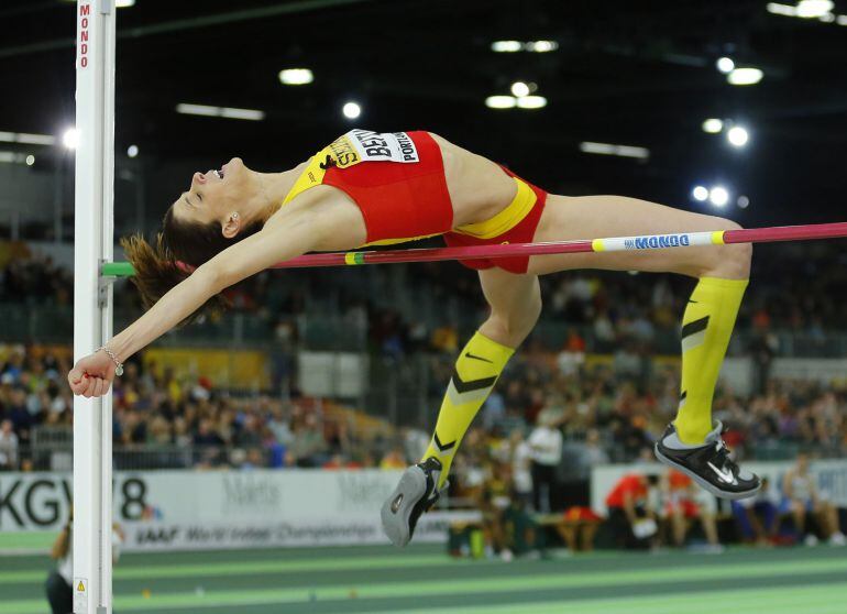 Ruth Beitia durante la final de salto de altura.