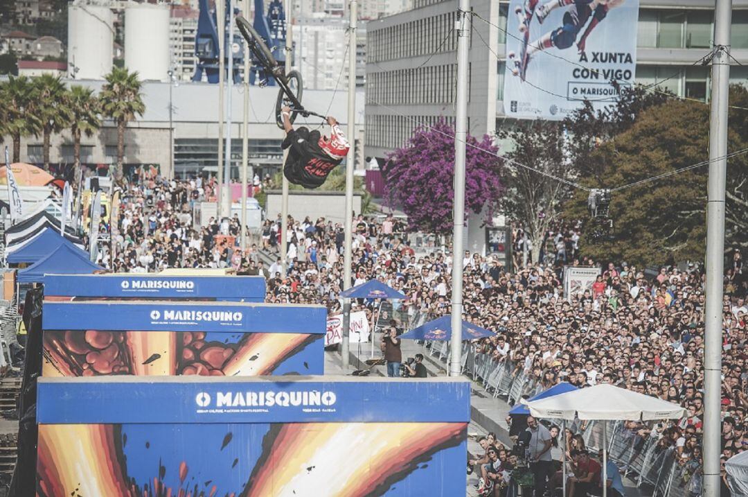 Las Avenidas abarrotadas durante las finales de Dirt Jump