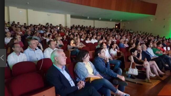 Público asistente en el teatro auditorio alcazareño en la primera edición del Foro