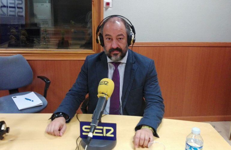 Julián Garde, en una entrevista en Radio Albacete