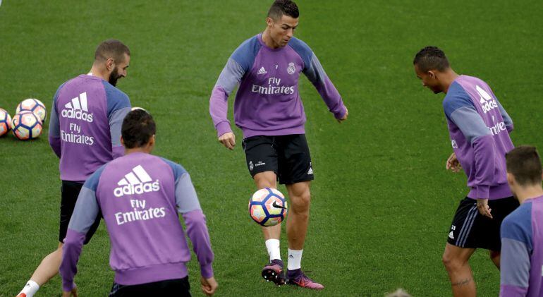 Cristiano Ronaldo, en un entrenamiento con el Real Madrid en Valdebebas.