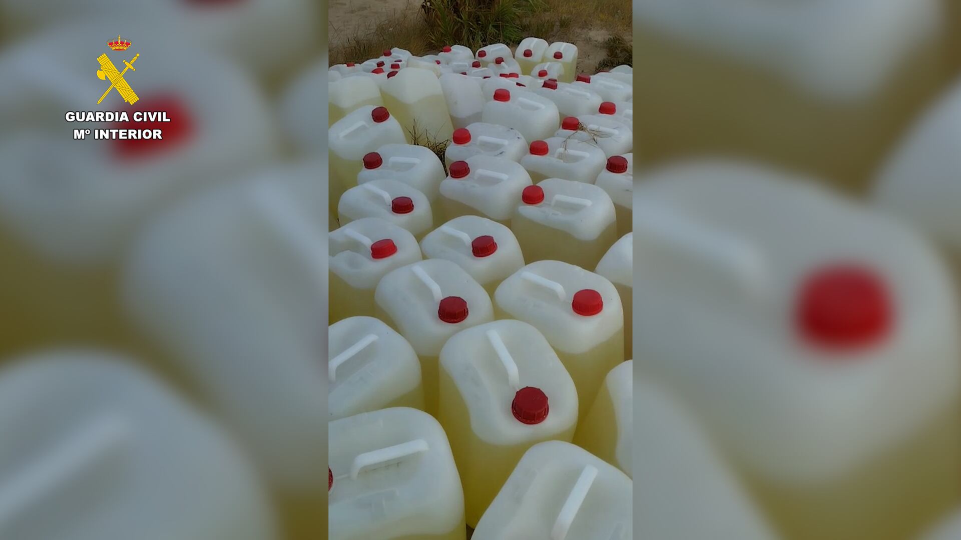 Bidones de gasolina incautados por la Guardia Civil