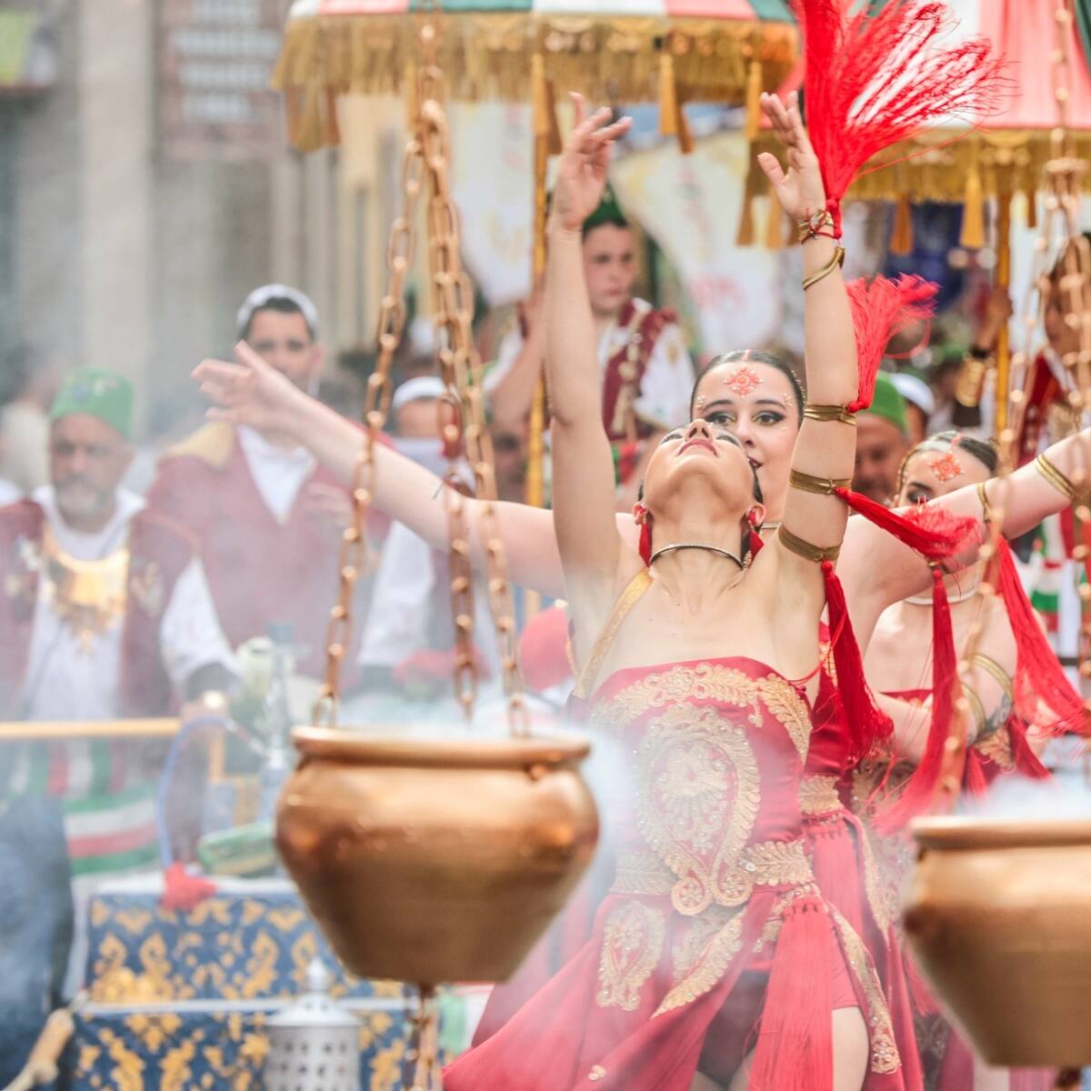 Moros Beduinos y Marinos encabezan unas Entradas cargadas de emoción, historia y fiesta