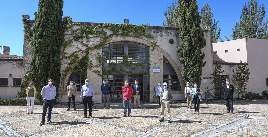 Los presidentes de las entidades de conservación de los polígonos de Leganés y el concejal de Desarrollo Local y Empleo (en el centro de la imagen) participaron en un encuentro conjunto para conocer las inversiones.