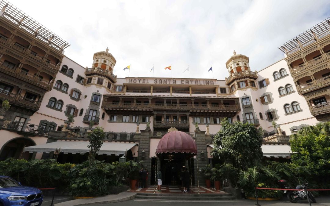 Fachada del hotel Santa Catalina.